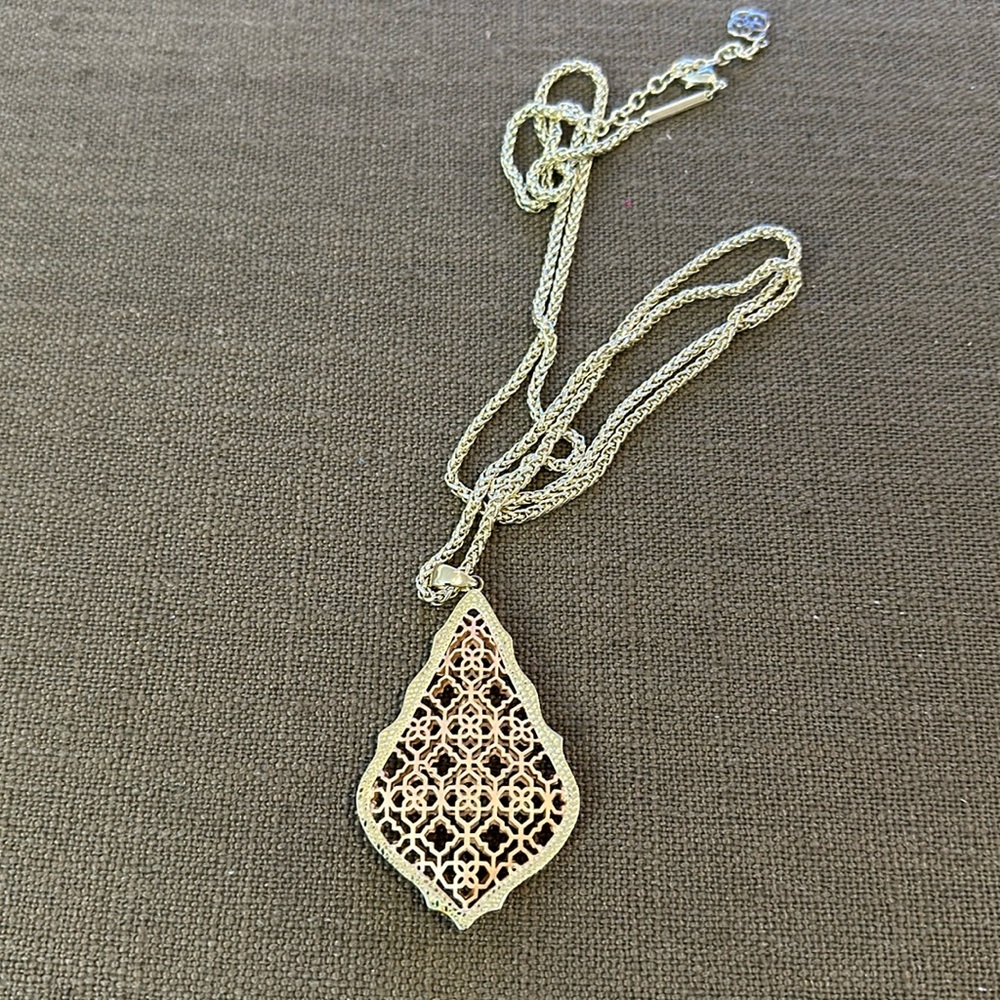 Kendra Scott necklace